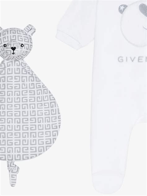 Pyjamas, case and teddy gift set 